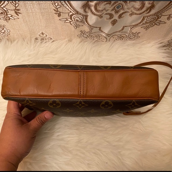 LV sac sport monogram clutch - Picture 4 of 9